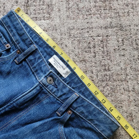 A&F Curve Love The Vintage Flare High Rise Jeans Raw Hem Size 29 Tall - Picture 14 of 15